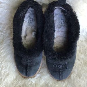 UGG slippers, Size 7